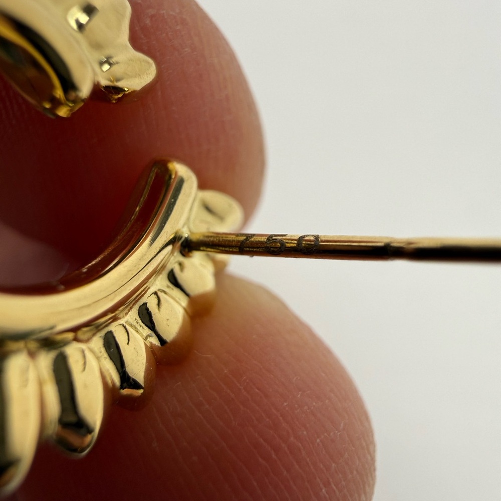 18K Genuine Yellow Gold Spiked Stud Earrings (Preowned) - Picture 10 of 17